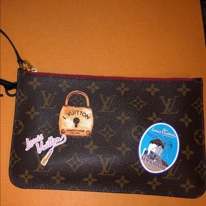 LOUIS VUITTON Wristlet